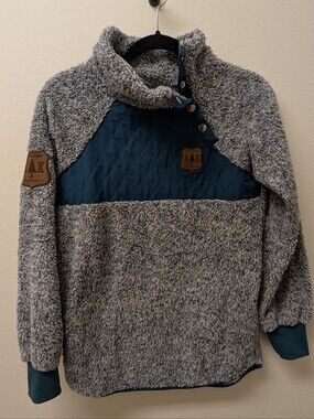 Alaska Chicks Cozy Two-Tone Sherpa Pullover